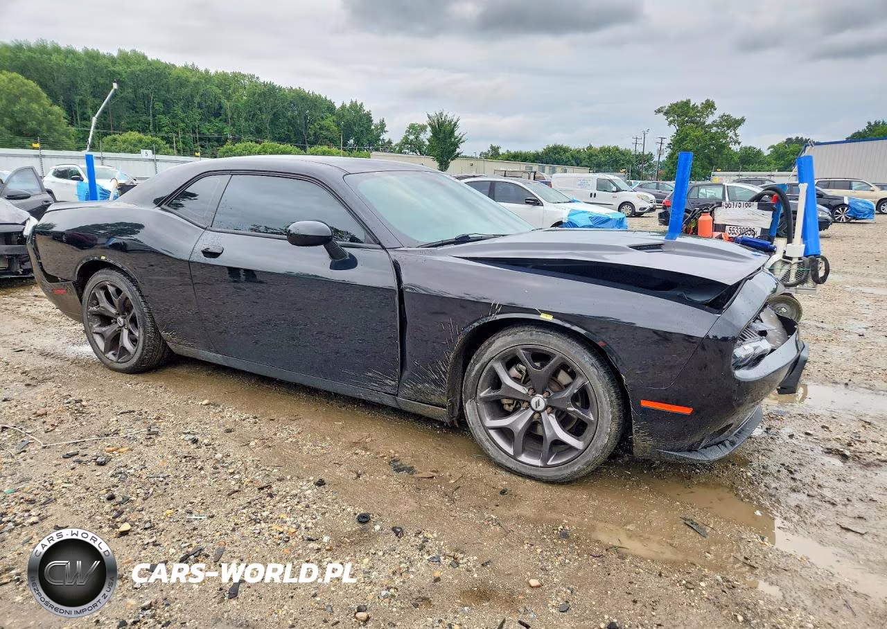 2018 Dodge Challenger Sxt VIN:2C3CDZAG6JH276413 - 4