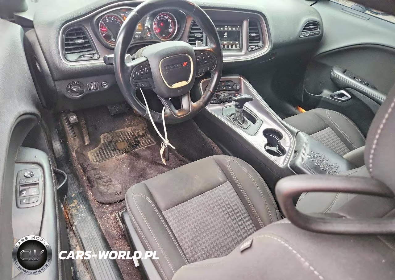 2018 Dodge Challenger Sxt VIN:2C3CDZAG6JH276413 - 8