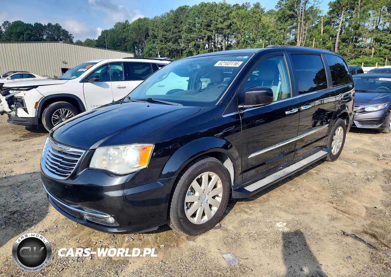 2016 Chrysler Town & Country Touring – zdjęcie 1 z 13