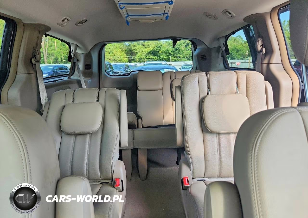 2016 Chrysler Town & Country Touring VIN:2C4RC1BGXGR128793 - 10