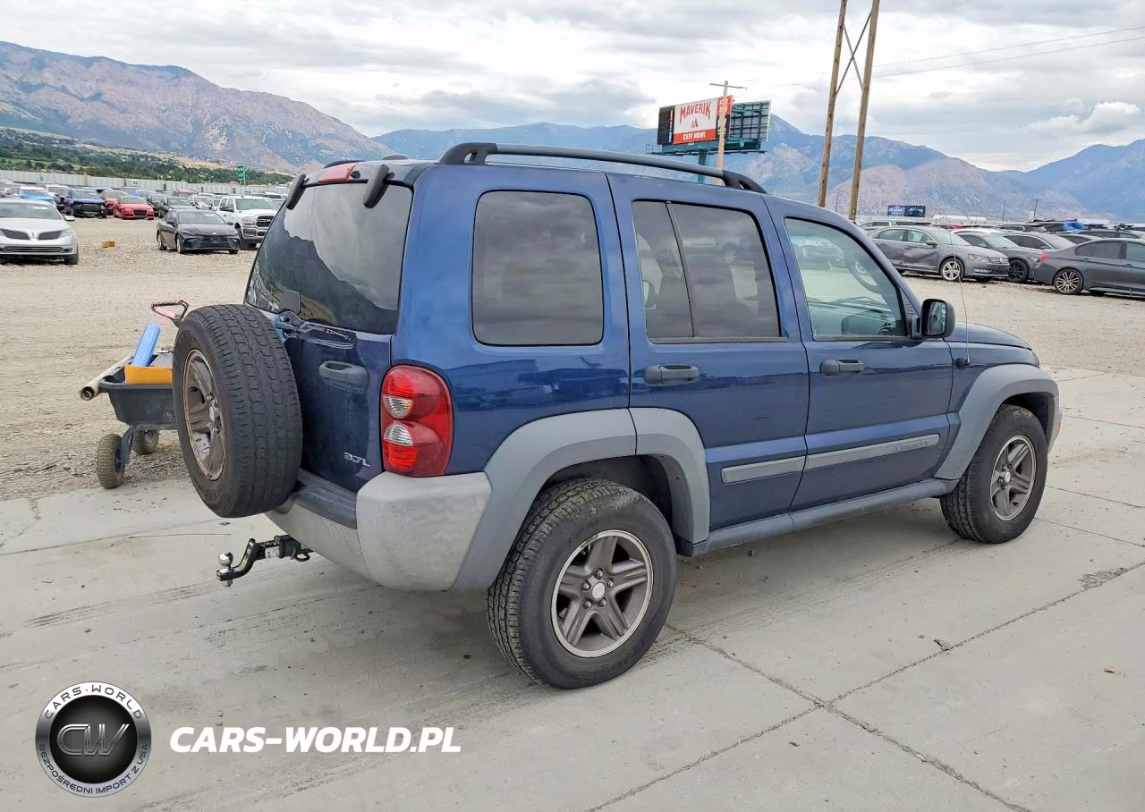 2005 Jeep Liberty Sport VIN:1J8GL48K75W602765 - 3