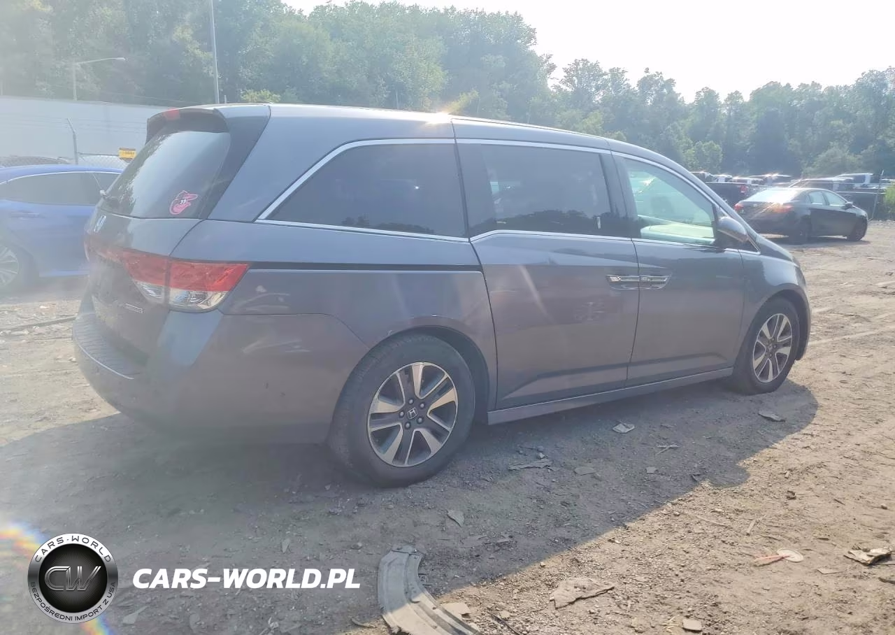 2015 Honda Odyssey Touring VIN:5FNRL5H91FB039687 - 3