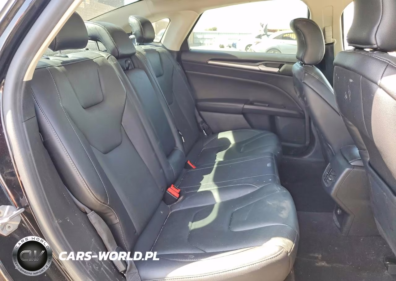 2019 Ford Fusion Titanium VIN:3FA6P0SU5KR174726 - 10
