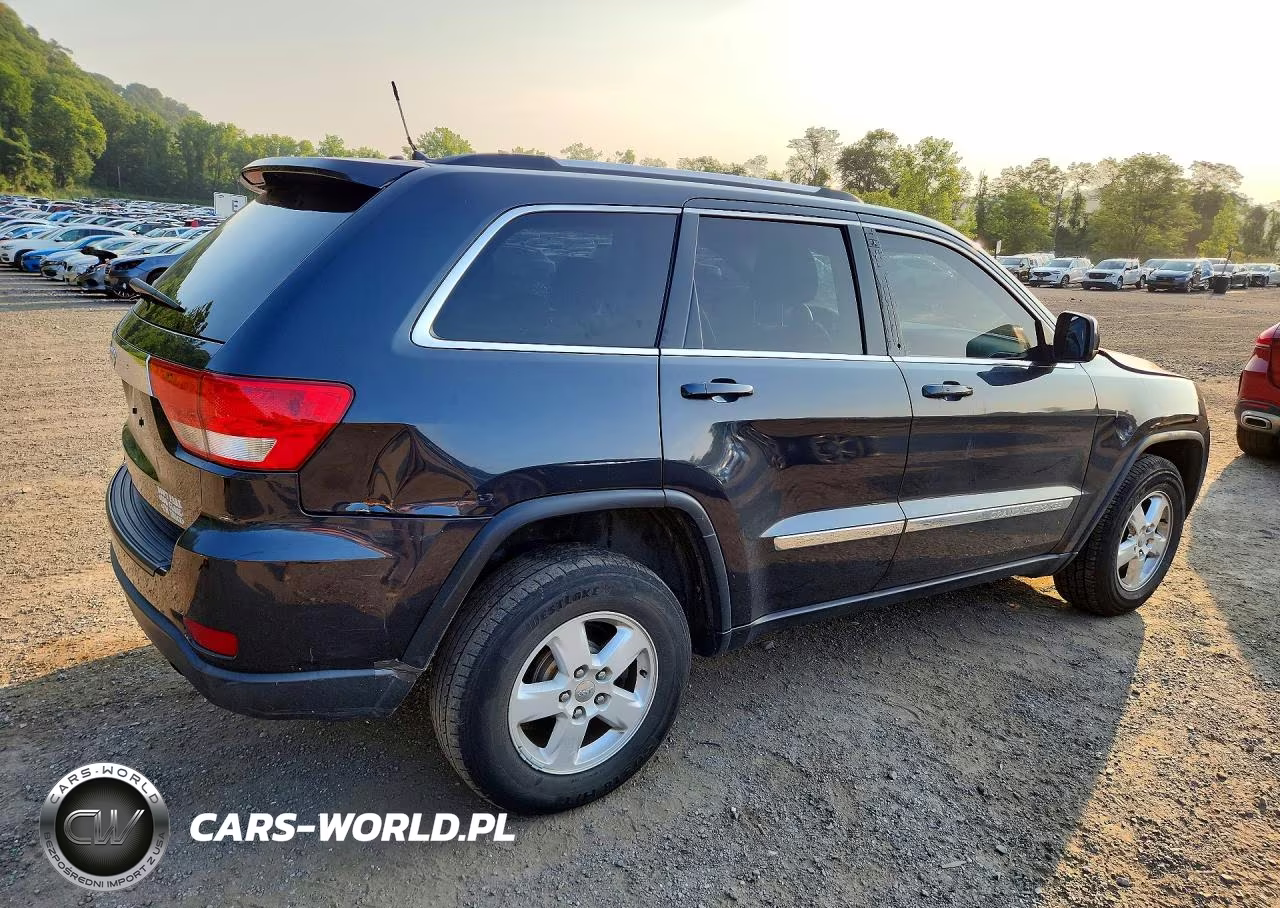 2013 Jeep Grand Cherokee Laredo VIN:1C4RJFAG5DC585777 - 3