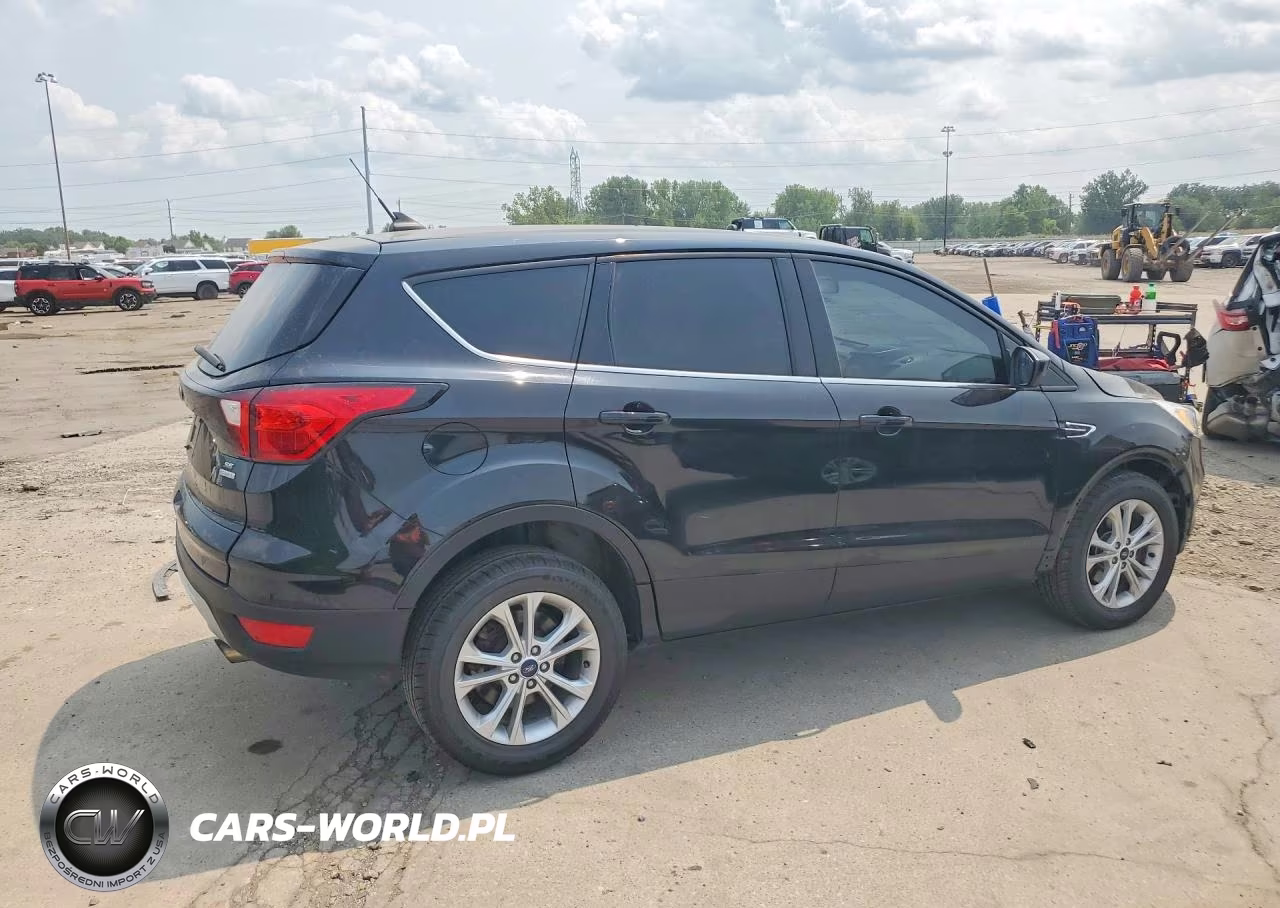 2019 Ford Escape Se VIN:1FMCU0GDXKUB99771 - 3