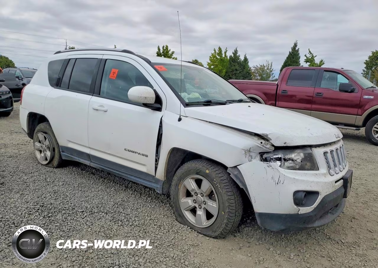 2017 Jeep Compass Latitude VIN:1C4NJCEB6HD182144 - 4