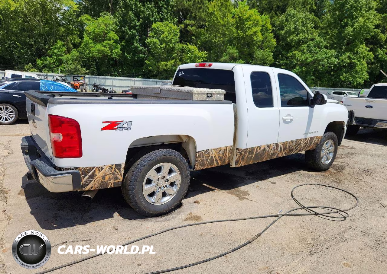 2008 Chevrolet Silverado K1500 VIN:2GCEK19J181287432 - 3