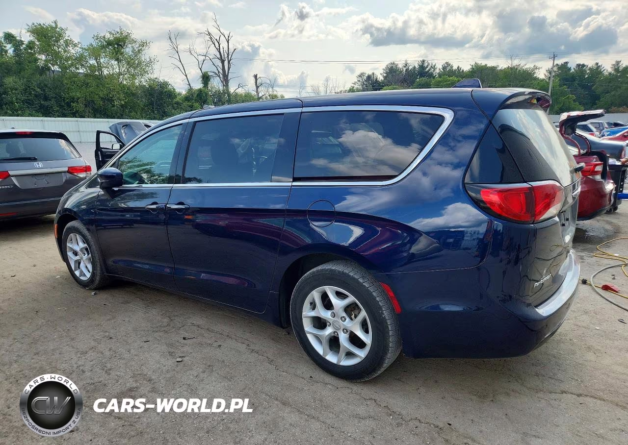 2018 Chrysler Pacifica Touring Plus VIN:2C4RC1FG0JR113365 - 2