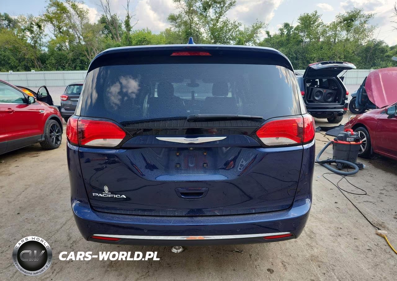 2018 Chrysler Pacifica Touring Plus VIN:2C4RC1FG0JR113365 - 6
