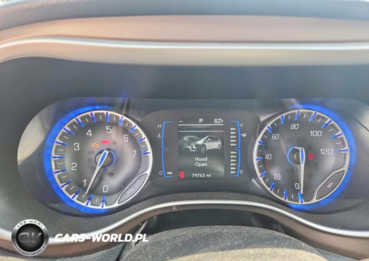 2018 Chrysler Pacifica Touring Plus VIN:2C4RC1FG0JR113365 - 9