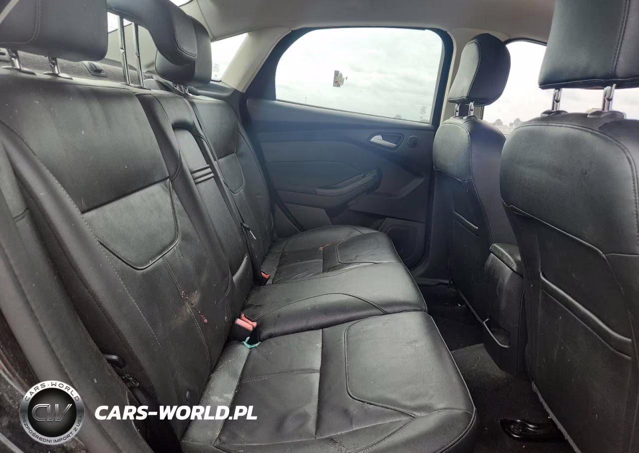 2015 Ford Focus Titanium VIN:1FADP3J25FL238230 - 10