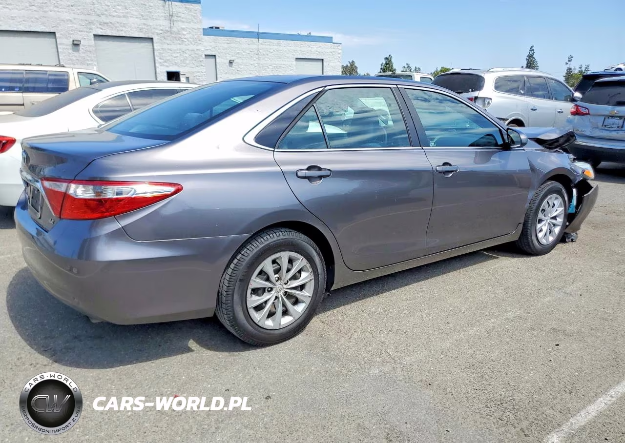 2016 Toyota Camry Le VIN:4T4BF1FK8GR571018 - 3