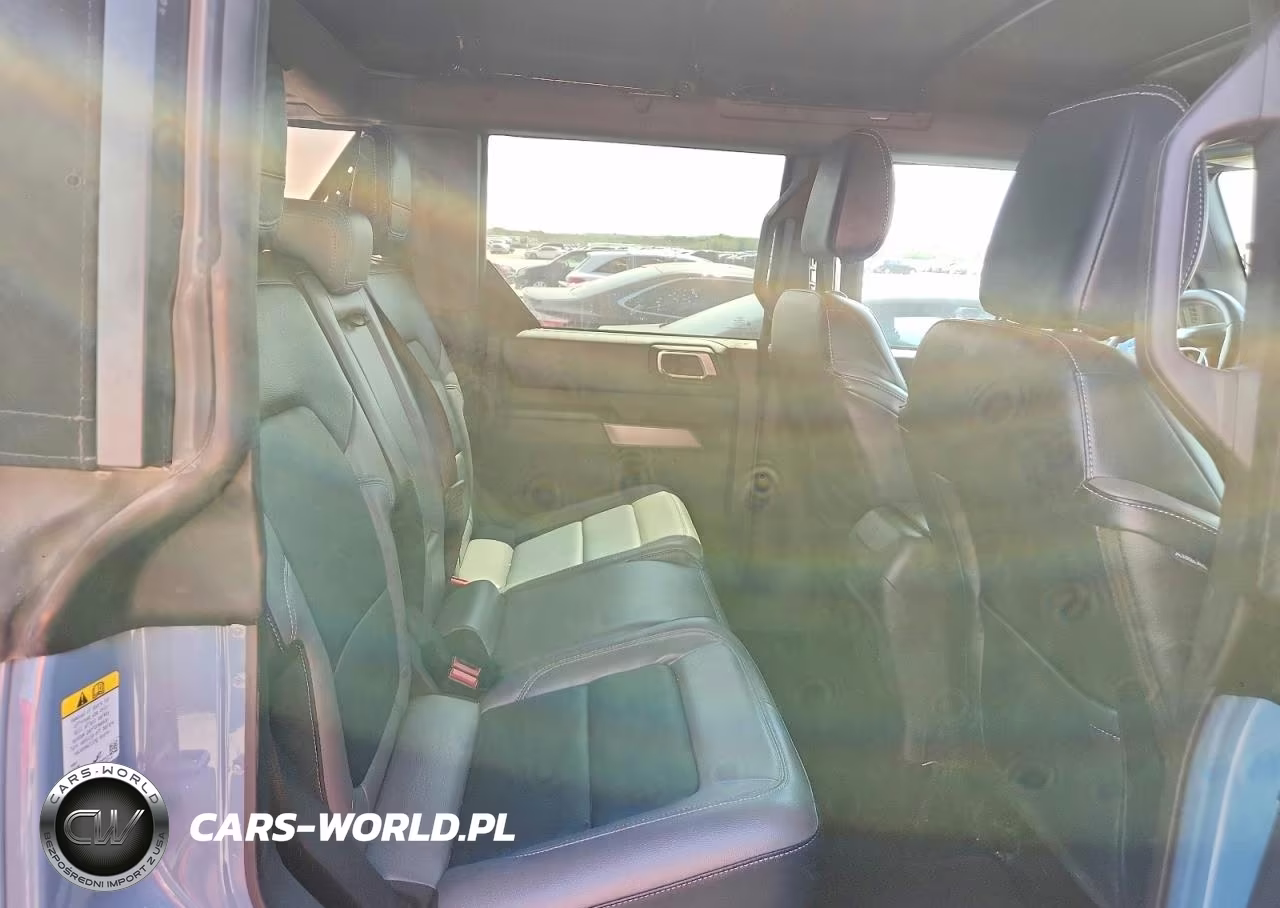 2023 Ford Bronco Base VIN:1FMDE5DH6PLB53941 - 10