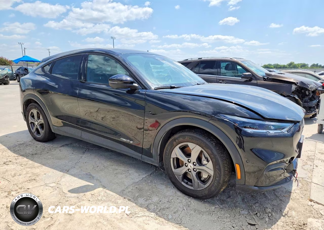 2023 Ford Mustang Mach-E Select VIN:3FMTK1R40PMA62844 - 4