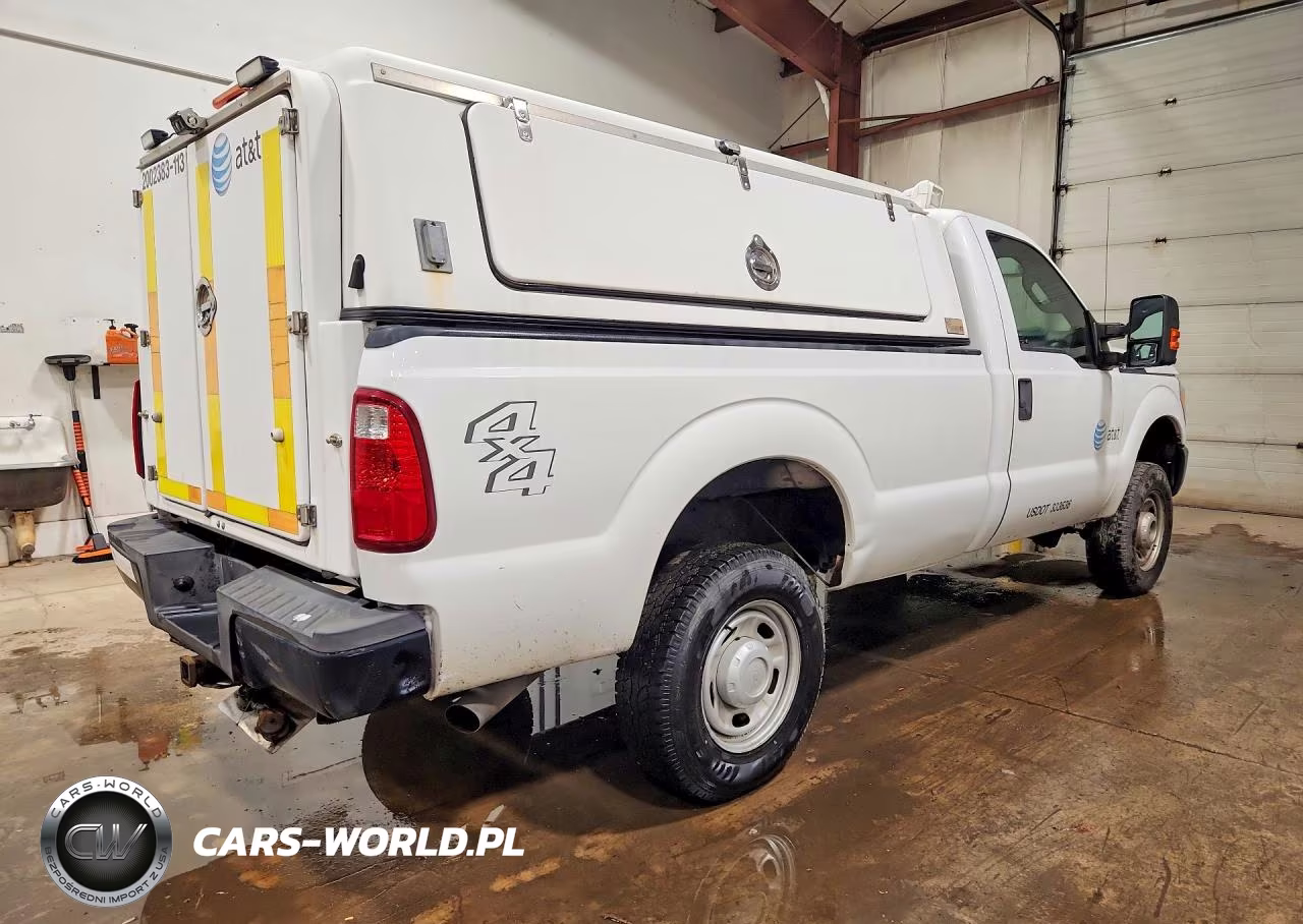 2013 Ford F250 Super Duty VIN:1FTBF2B65DEB31082 - 3
