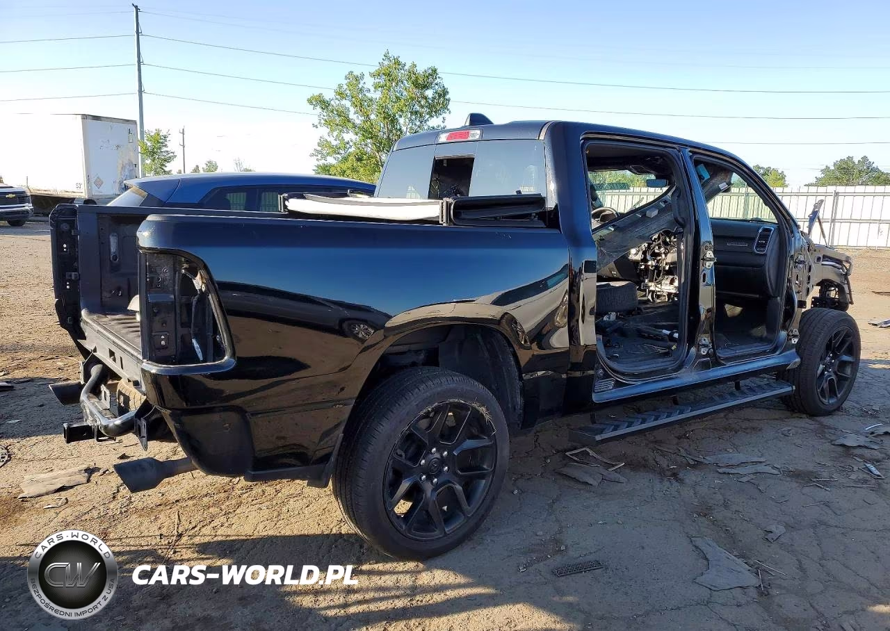 2024 Ram 1500 Laramie VIN:1C6SRFJT0RN108717 - 3