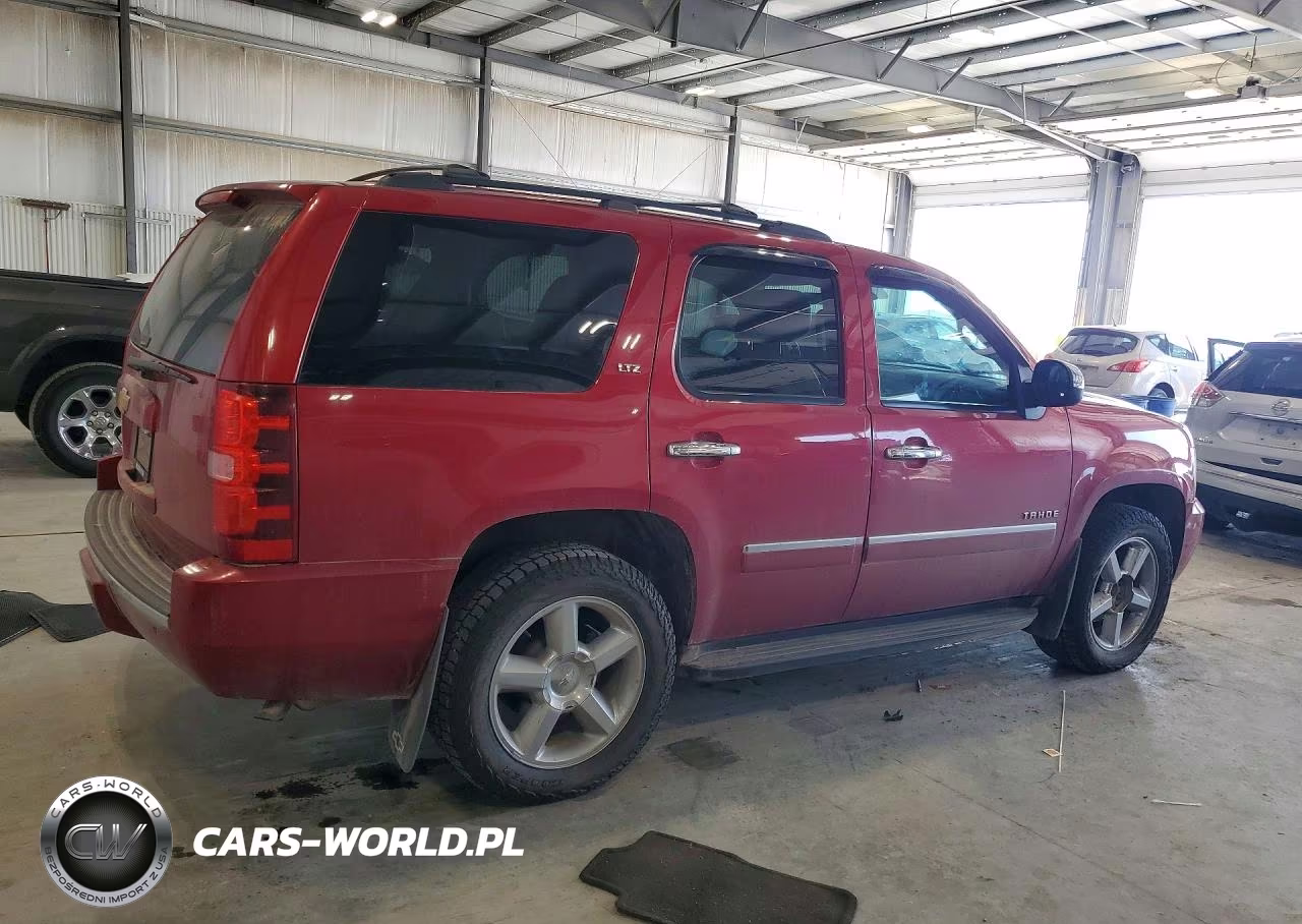 2013 Chevrolet Tahoe VIN:1GNSKCE09DR131613 - 3