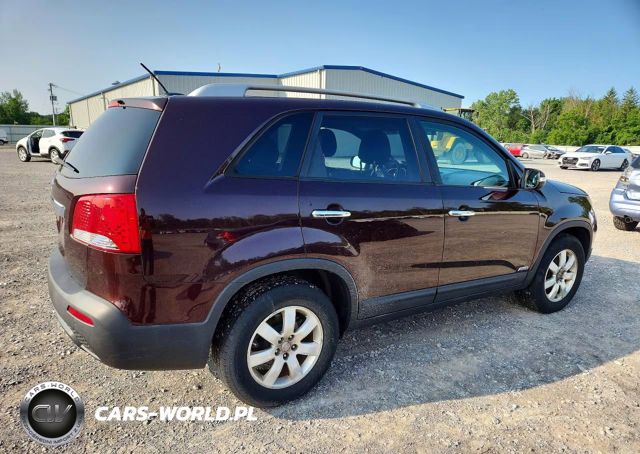 2011 Kia Sorento Lx VIN:5XYKTCA17BG089975 - 3