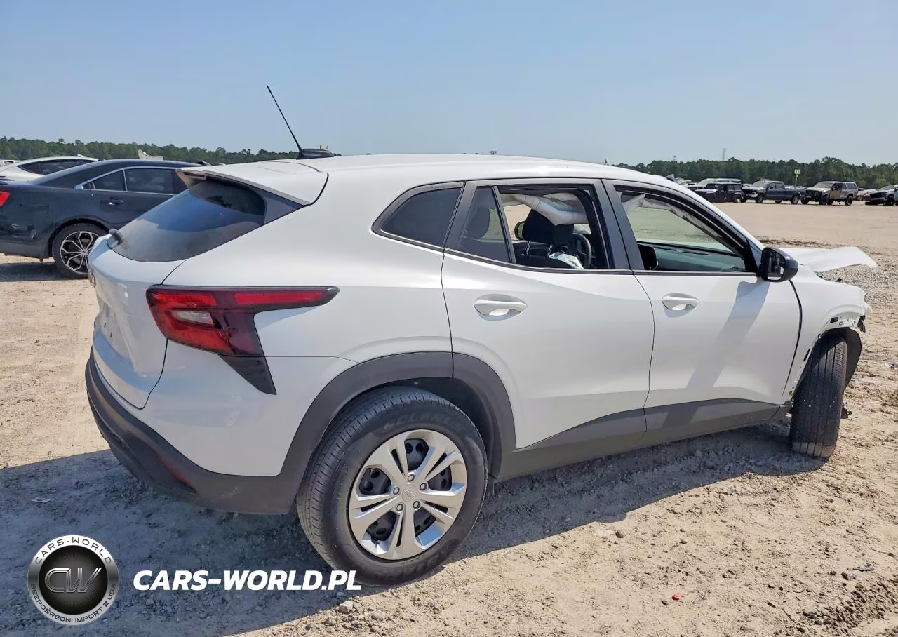 2026 Chevrolet Trax Ls VIN:KL77LFEP6TC035043 - 3