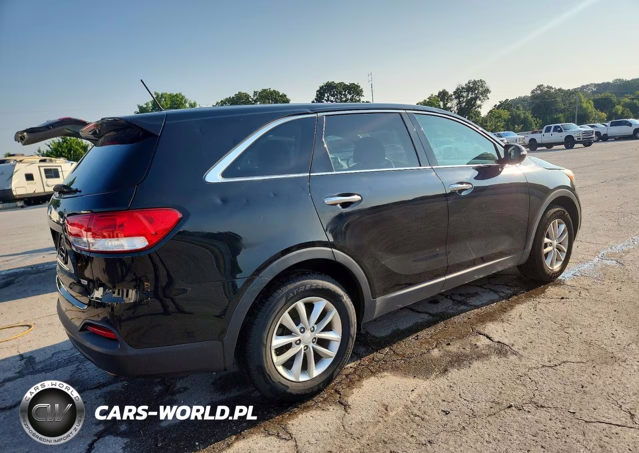 2018 Kia Sorento L VIN:5XYPG4A30JG366689 - 3