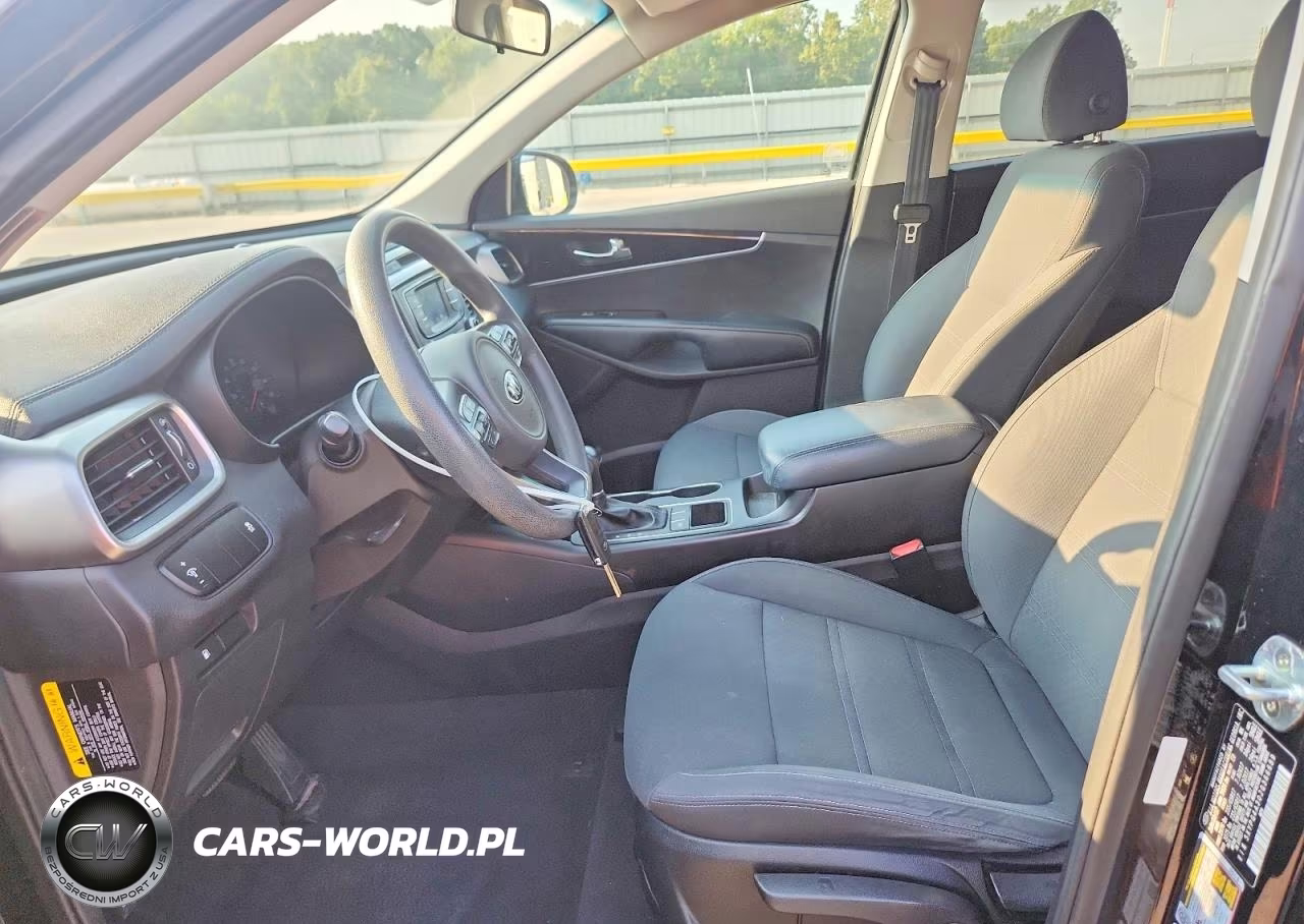 2018 Kia Sorento L VIN:5XYPG4A30JG366689 - 7