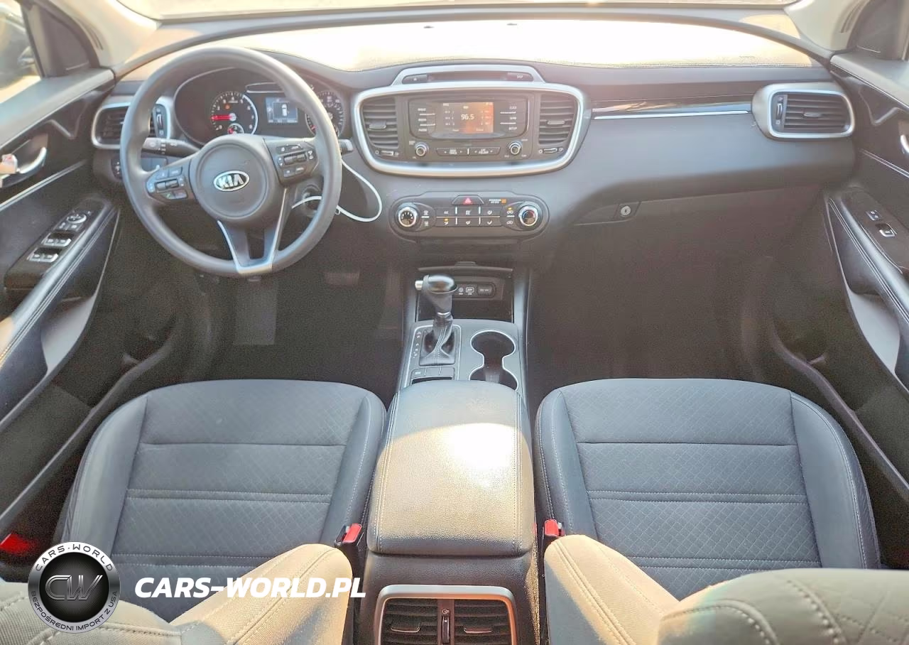 2018 Kia Sorento L VIN:5XYPG4A30JG366689 - 8