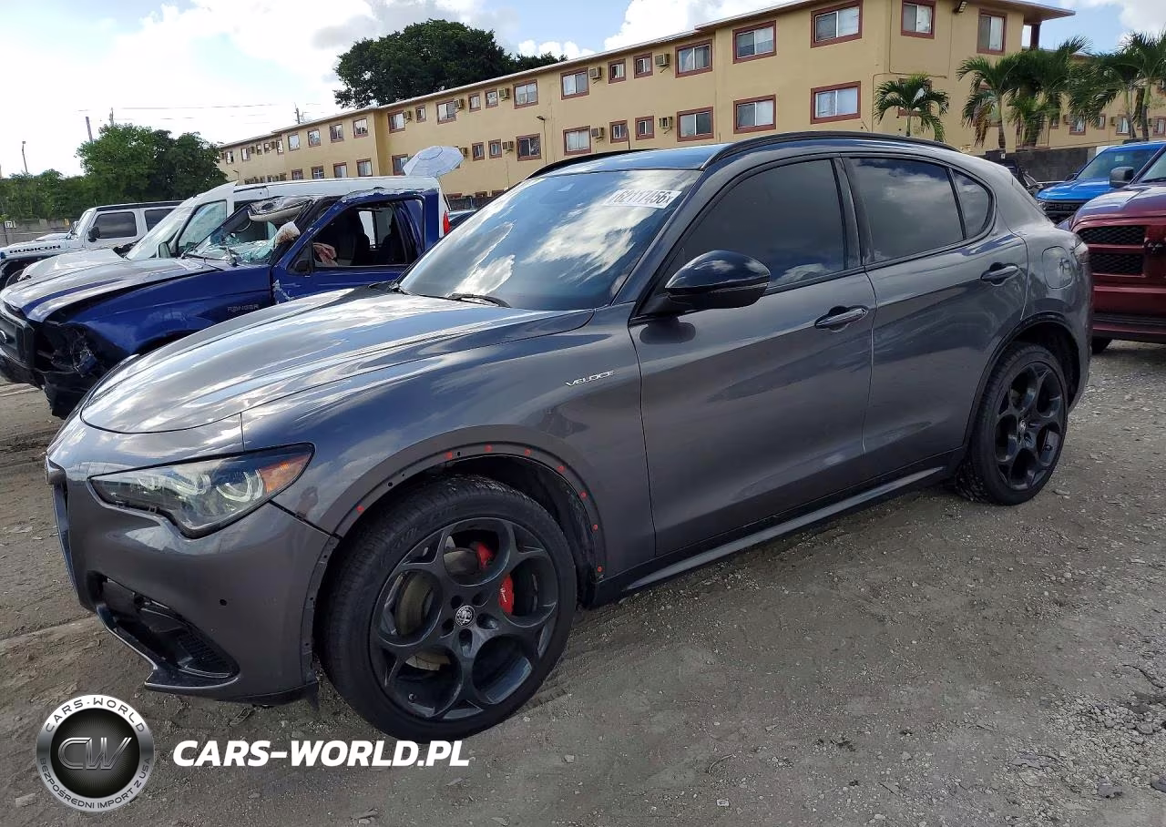 2024 Alfa Romeo Stelvio Ti VIN:ZASPAKBN9R7D75767 - 1