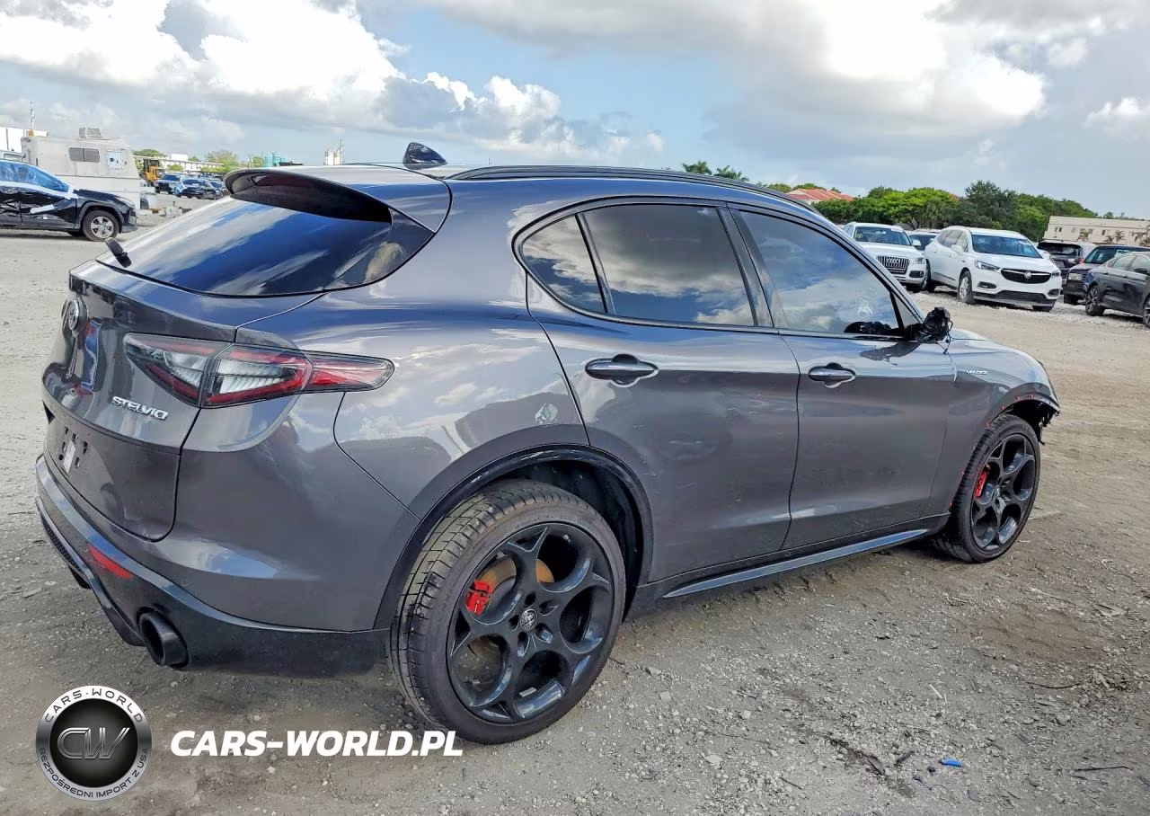 2024 Alfa Romeo Stelvio Ti VIN:ZASPAKBN9R7D75767 - 3