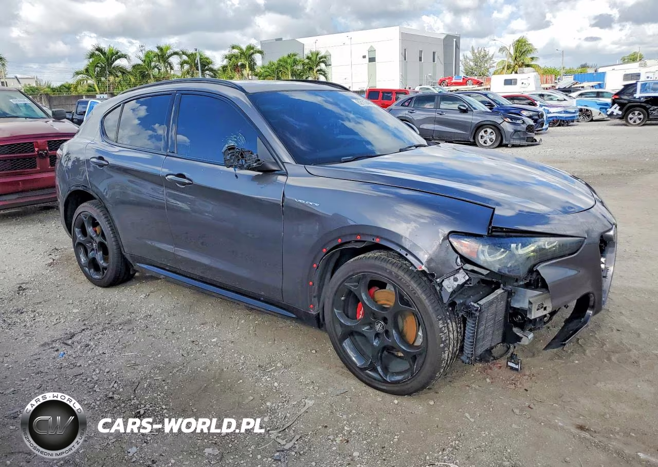 2024 Alfa Romeo Stelvio Ti VIN:ZASPAKBN9R7D75767 - 4
