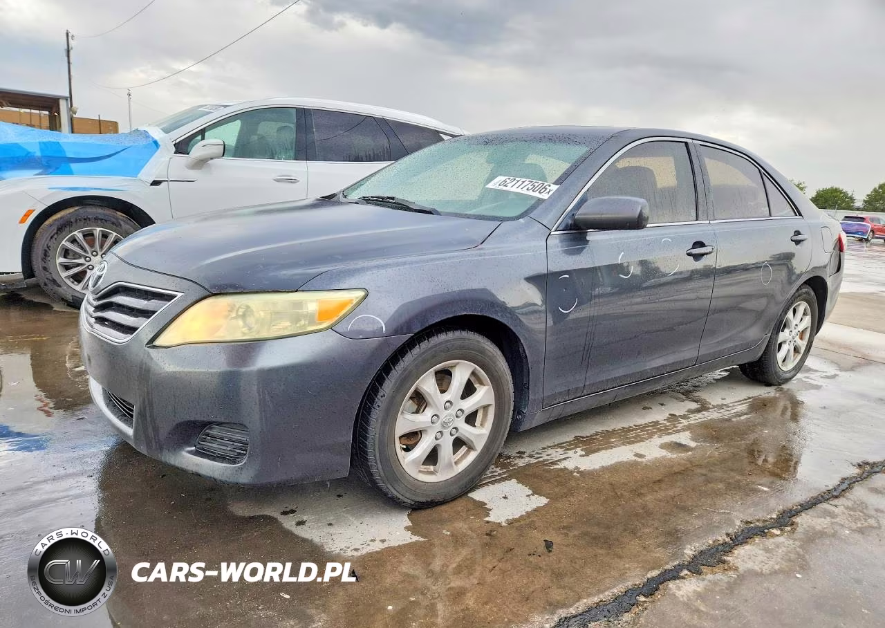 2010 Toyota Camry Le – zdjęcie 1 z 12