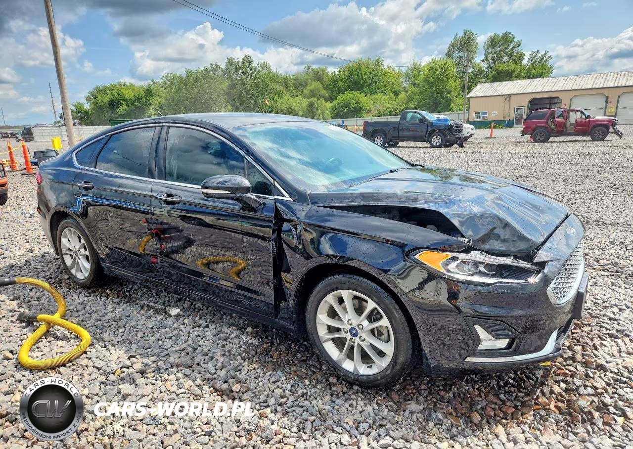 2019 Ford Fusion Titanium VIN:3FA6P0SU4KR201852 - 4