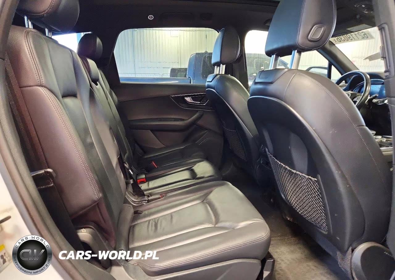 2017 Audi Q7 Premium Plus VIN:WA1LAAF79HD014949 - 11