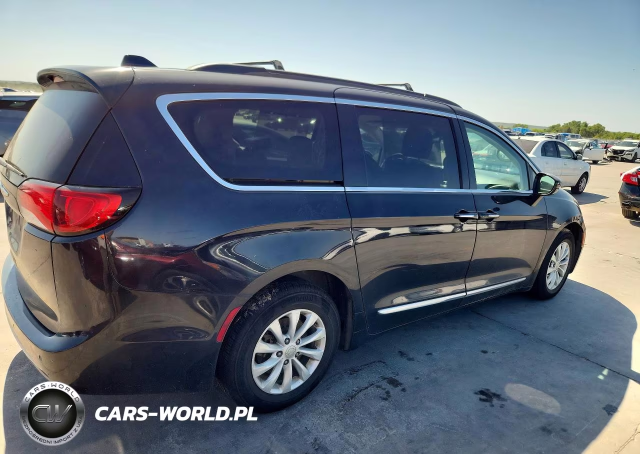 2017 Chrysler Pacifica Touring L VIN:2C4RC1BG1HR794376 - 3