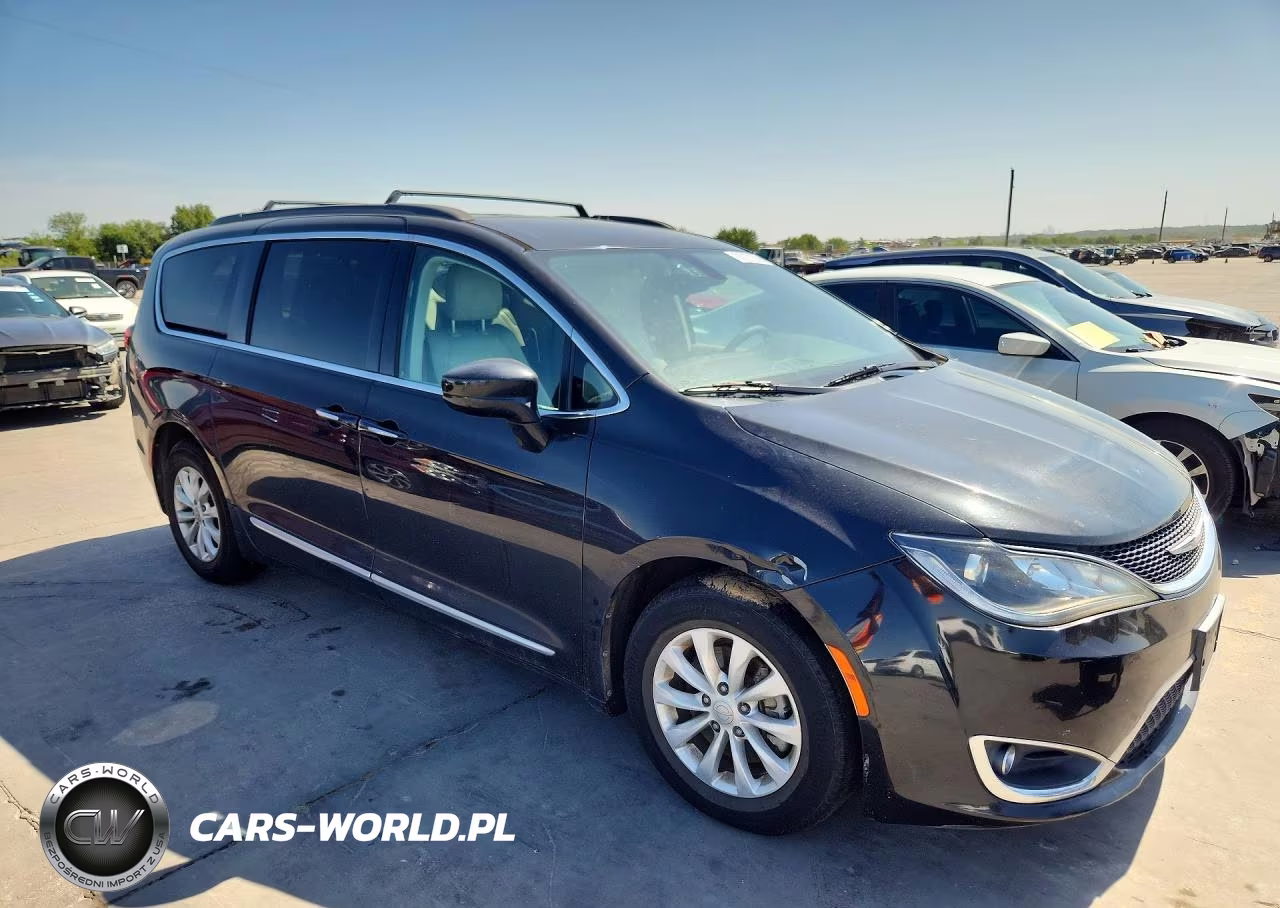 2017 Chrysler Pacifica Touring L VIN:2C4RC1BG1HR794376 - 4