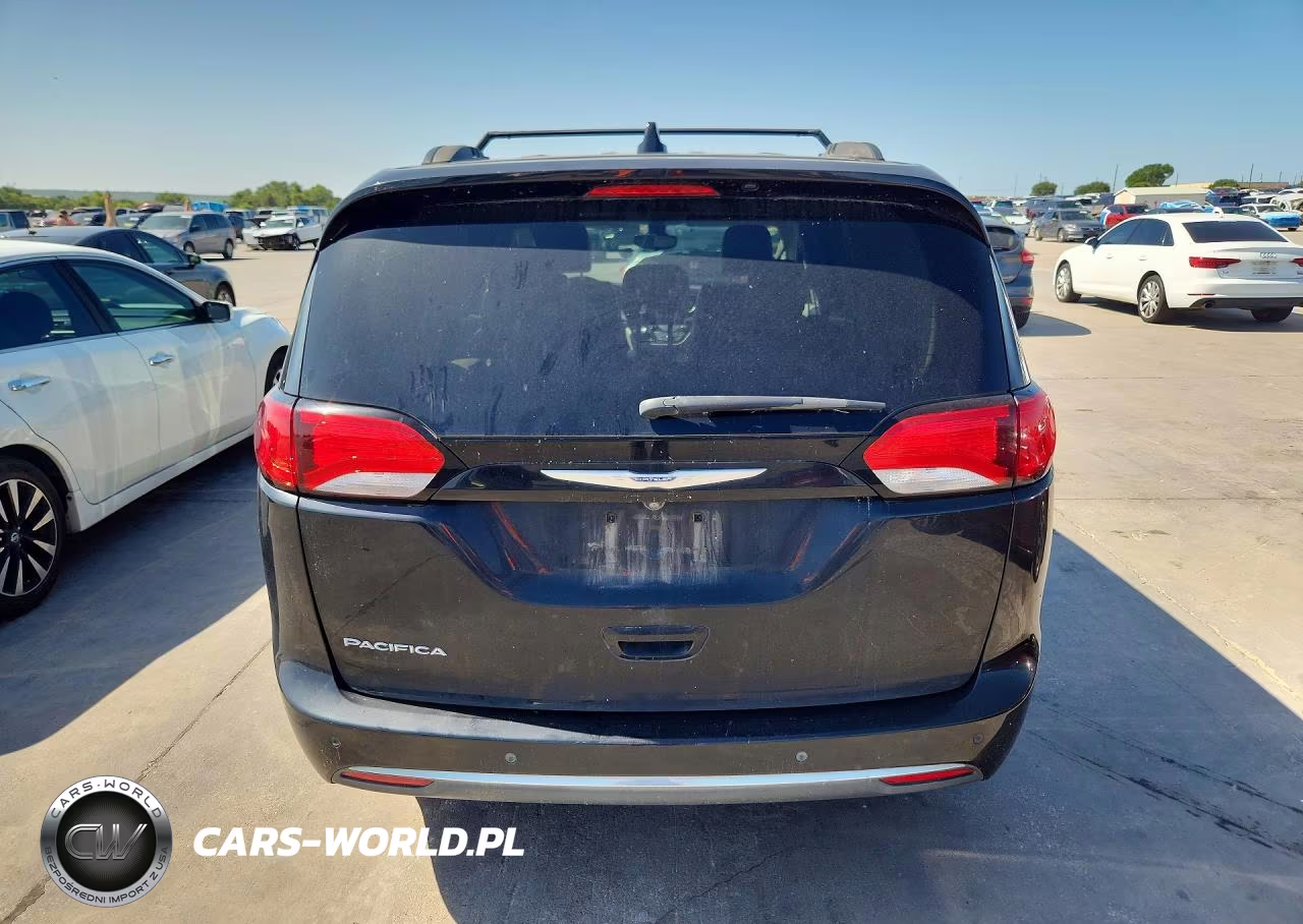 2017 Chrysler Pacifica Touring L VIN:2C4RC1BG1HR794376 - 6
