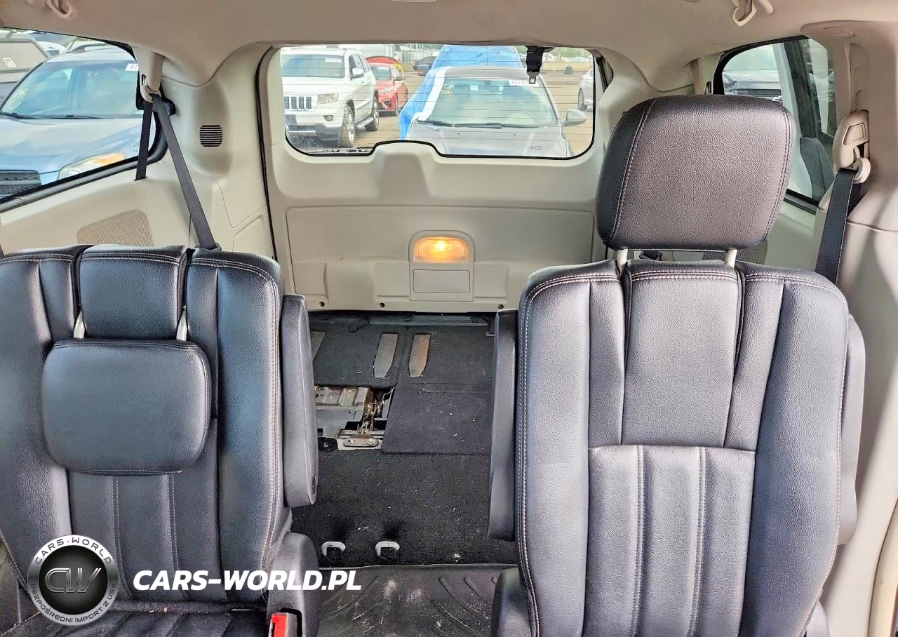 2016 Chrysler Town & Country Touring VIN:2C4RC1BG8GR214541 - 10