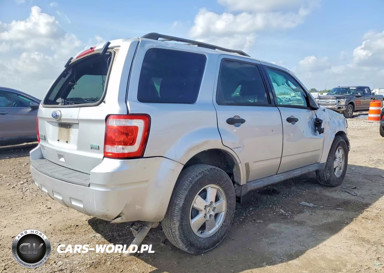 2011 Ford Escape Xlt VIN:1FMCU0DGXBKB59121 - 3