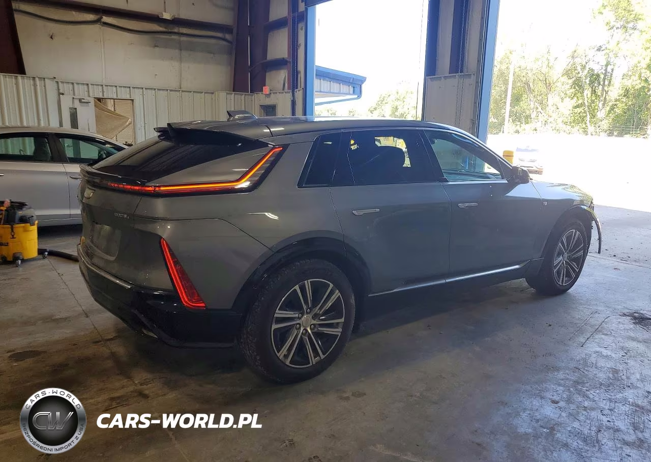 2023 Cadillac Lyriq Luxury VIN:1GYKPPRL7PZ002810 - 3