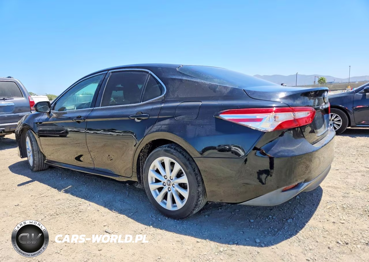 2018 Toyota Camry Le VIN:4T1B11HK1JU636384 - 2