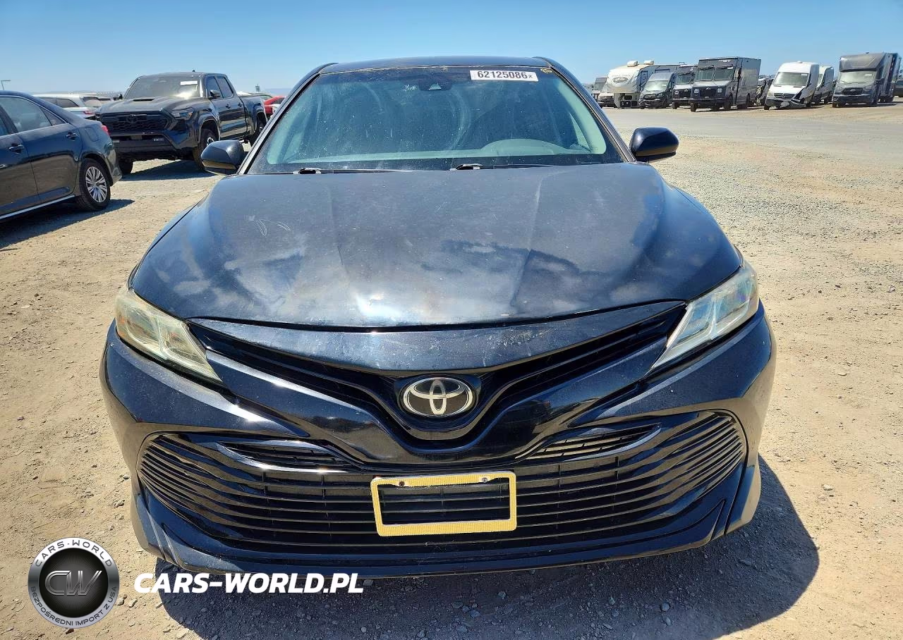 2018 Toyota Camry Le VIN:4T1B11HK1JU636384 - 5
