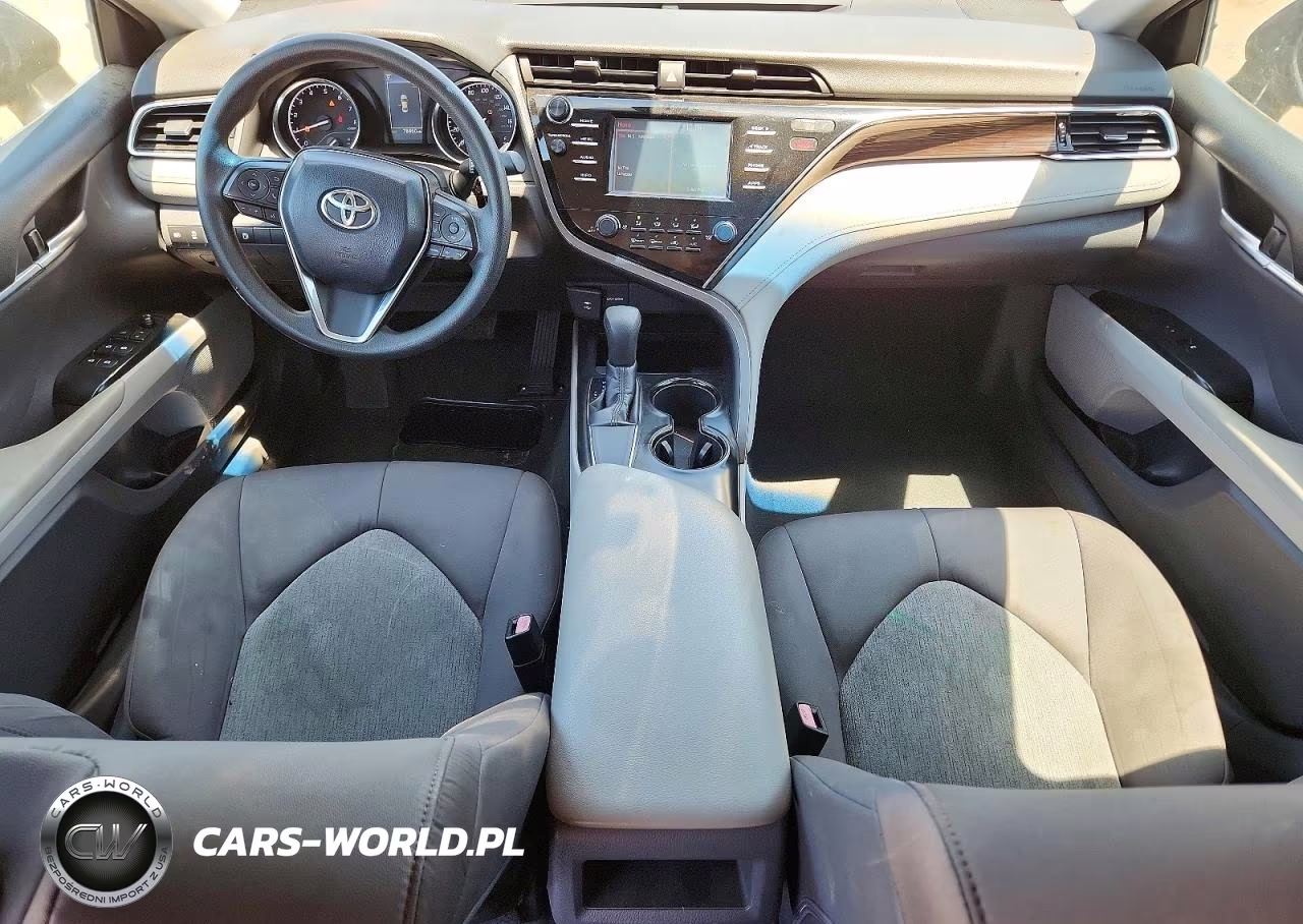 2018 Toyota Camry Le VIN:4T1B11HK1JU636384 - 8