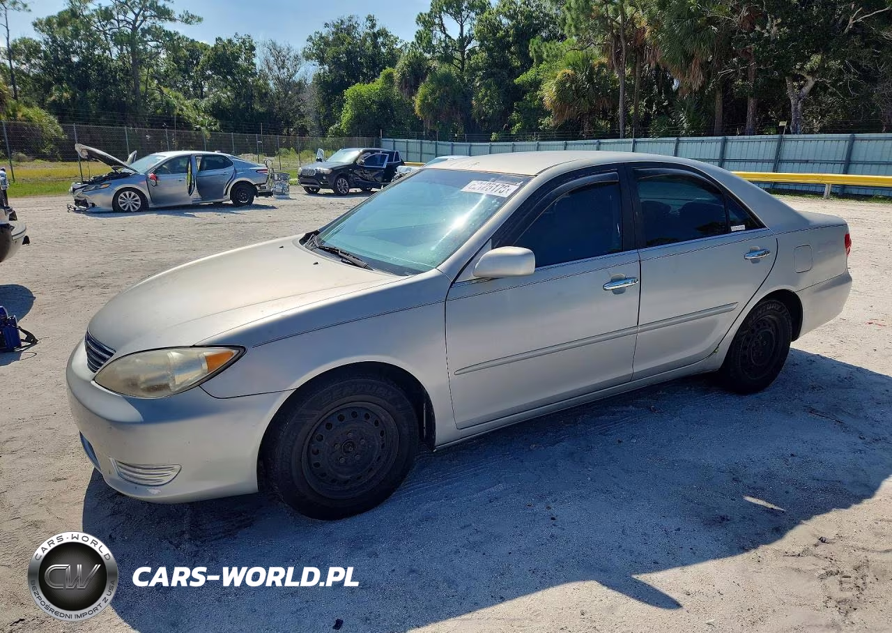 2005 Toyota Camry Le – zdjęcie 1 z 12