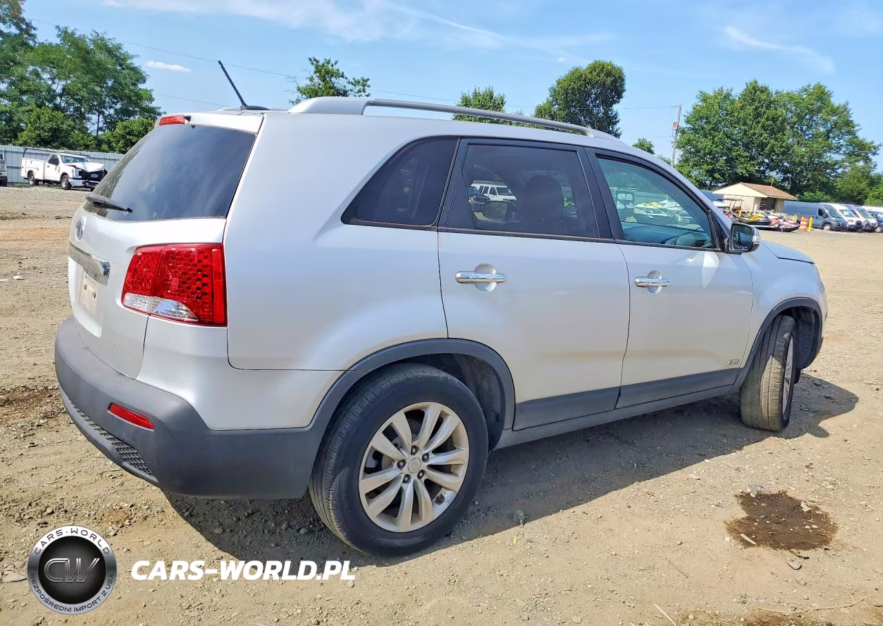 2011 Kia Sorento Lx VIN:5XYKTDA28BG047670 - 3