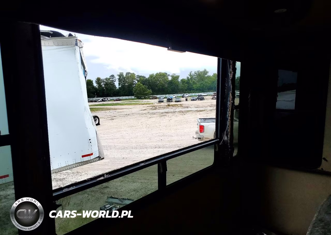 2011 Dutchmen Voltage Camper VIN:47CFVTV32BC660122 - 7