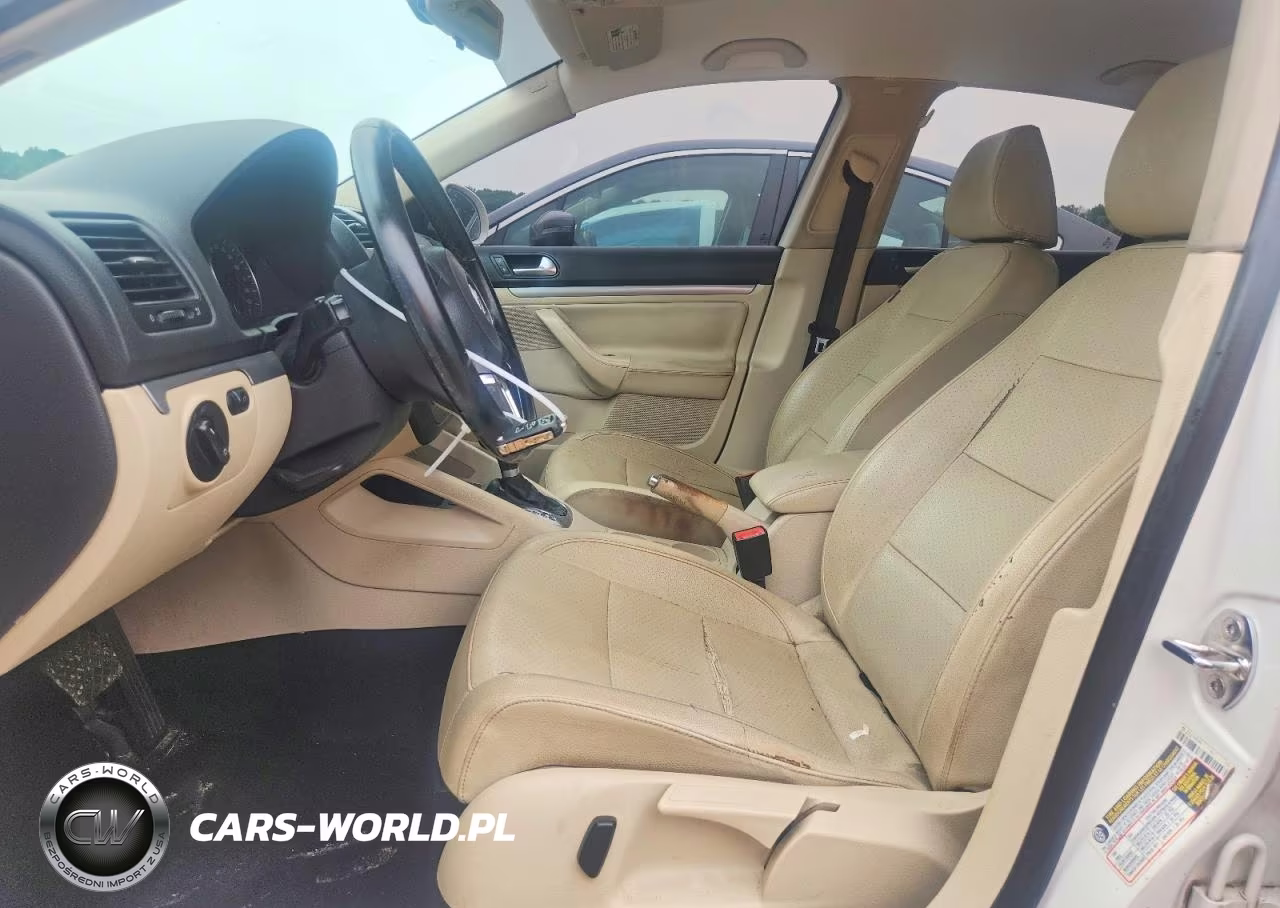 2010 Volkswagen Jetta Limited VIN:3VWAX7AJ2AM153152 - 7
