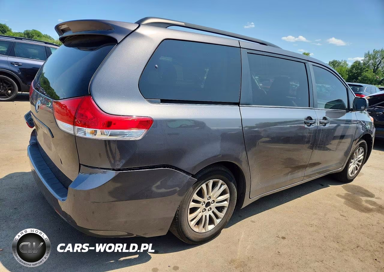 2014 Toyota Sienna Xle 8-Passenger VIN:5TDYK3DC7ES450607 - 3
