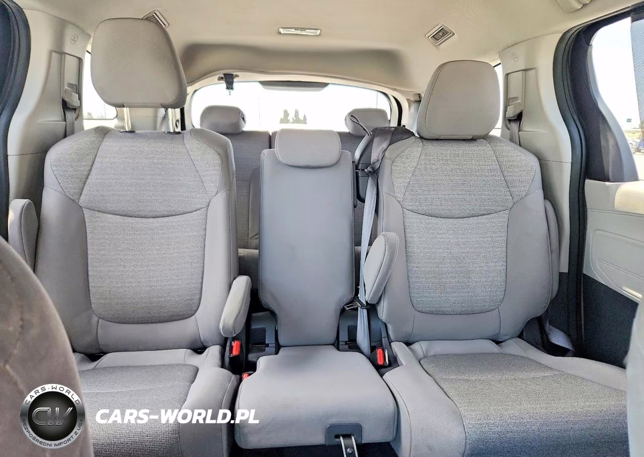 2021 Toyota Sienna Le VIN:5TDKRKEC3MS044610 - 10