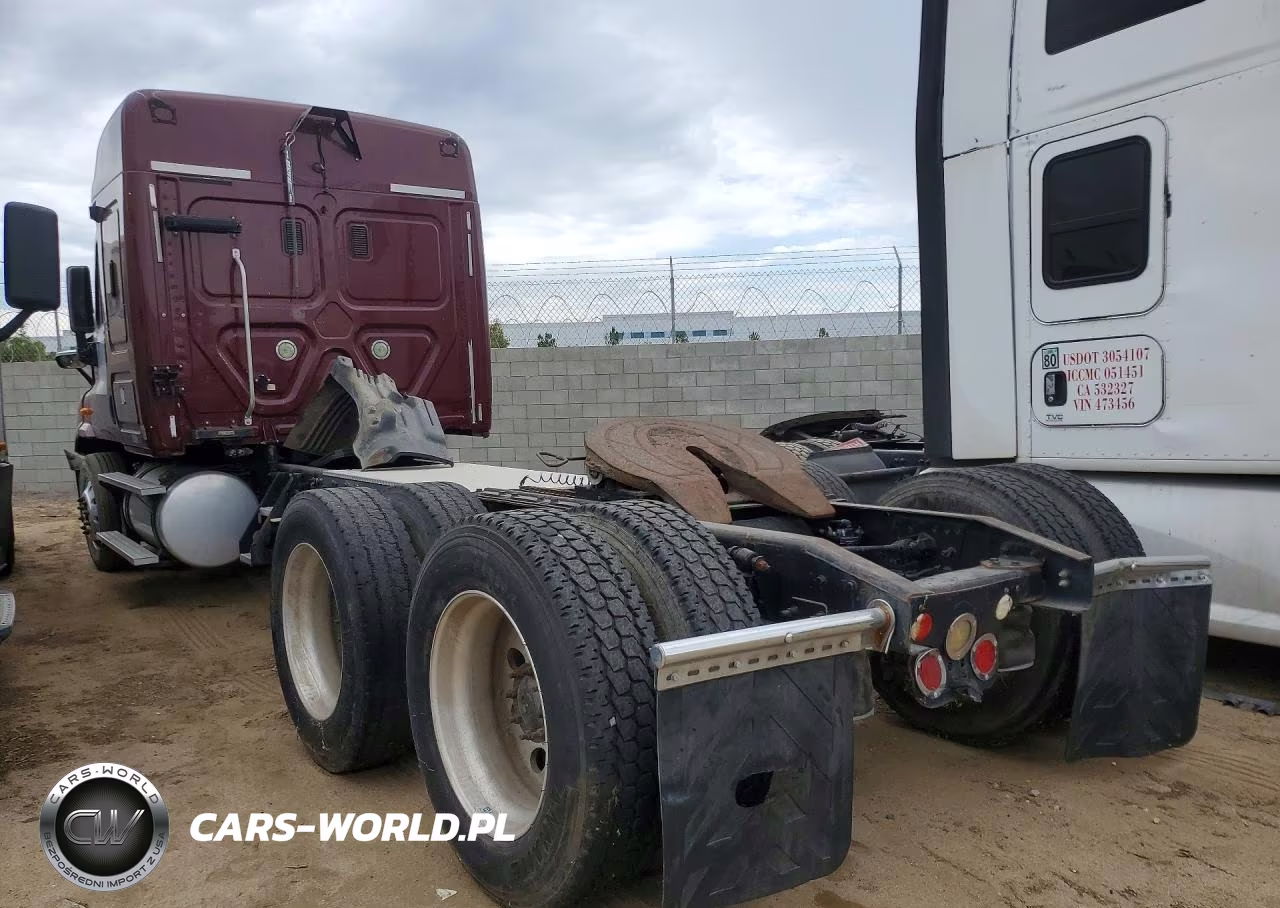 2013 Freightliner Cascadia 1 - Semi Truck VIN:3AKJGHDV6DSFA0622 - 2