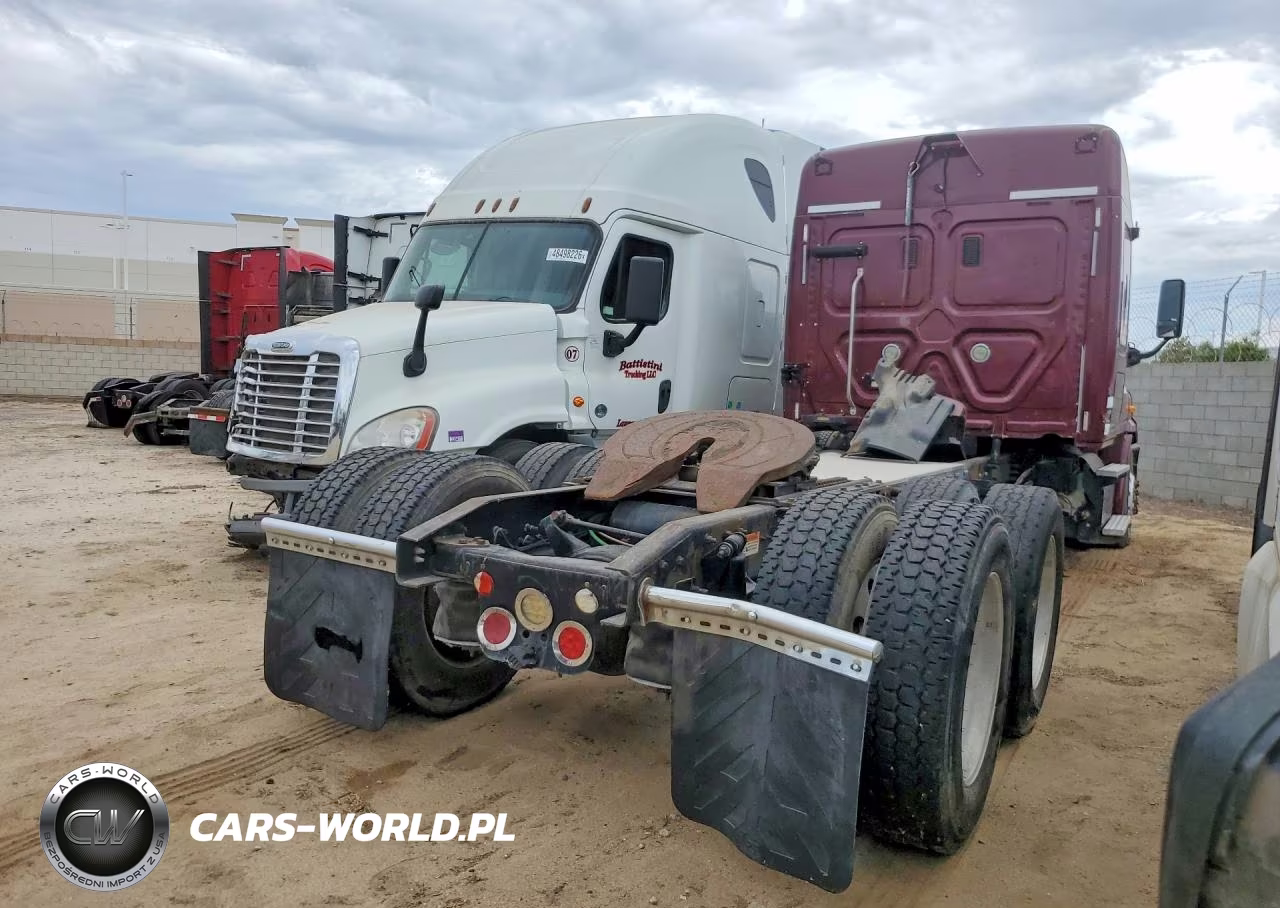 2013 Freightliner Cascadia 1 - Semi Truck VIN:3AKJGHDV6DSFA0622 - 3