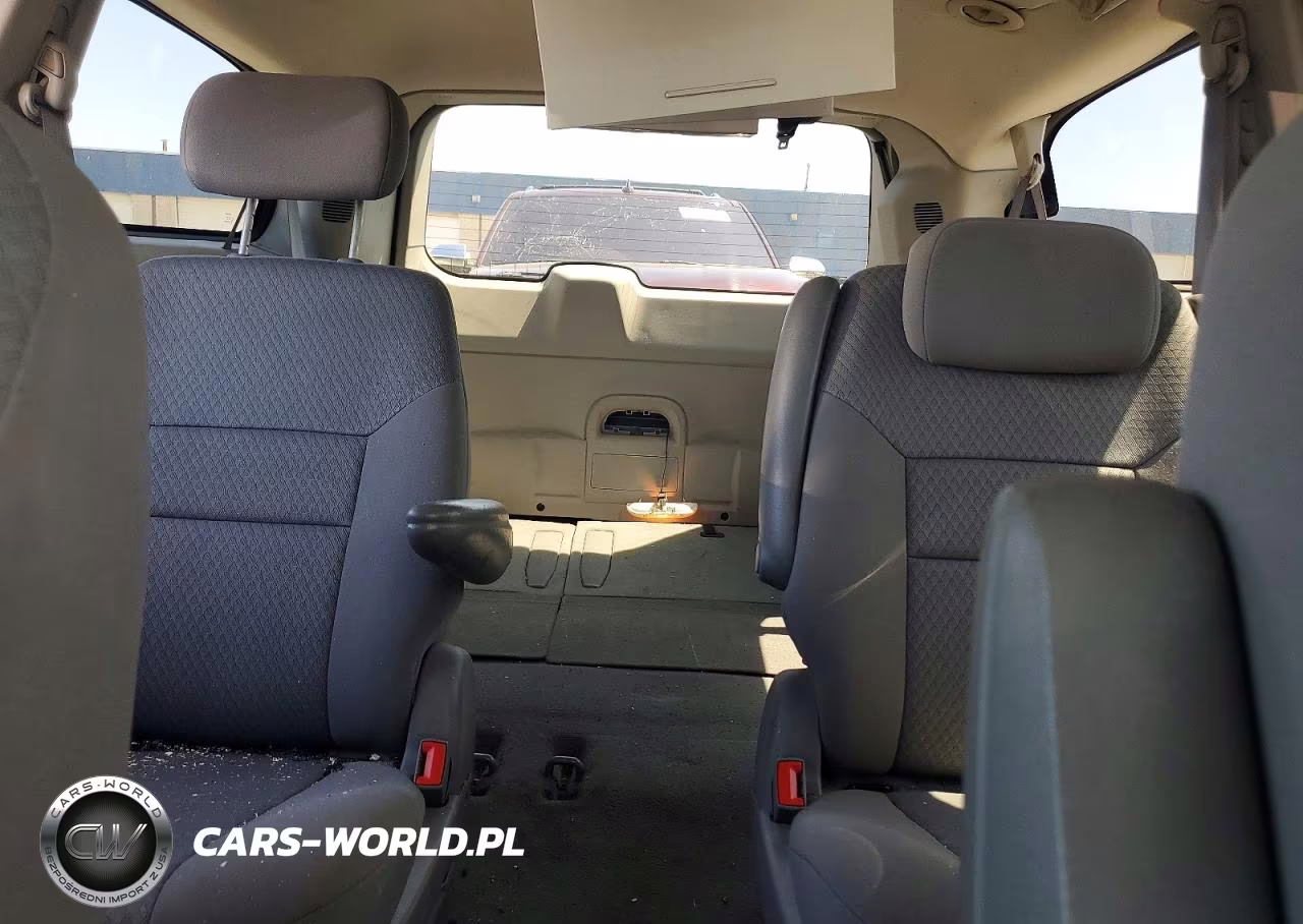 2010 Chrysler Town & Country Touring VIN:2A4RR5D1XAR266060 - 10